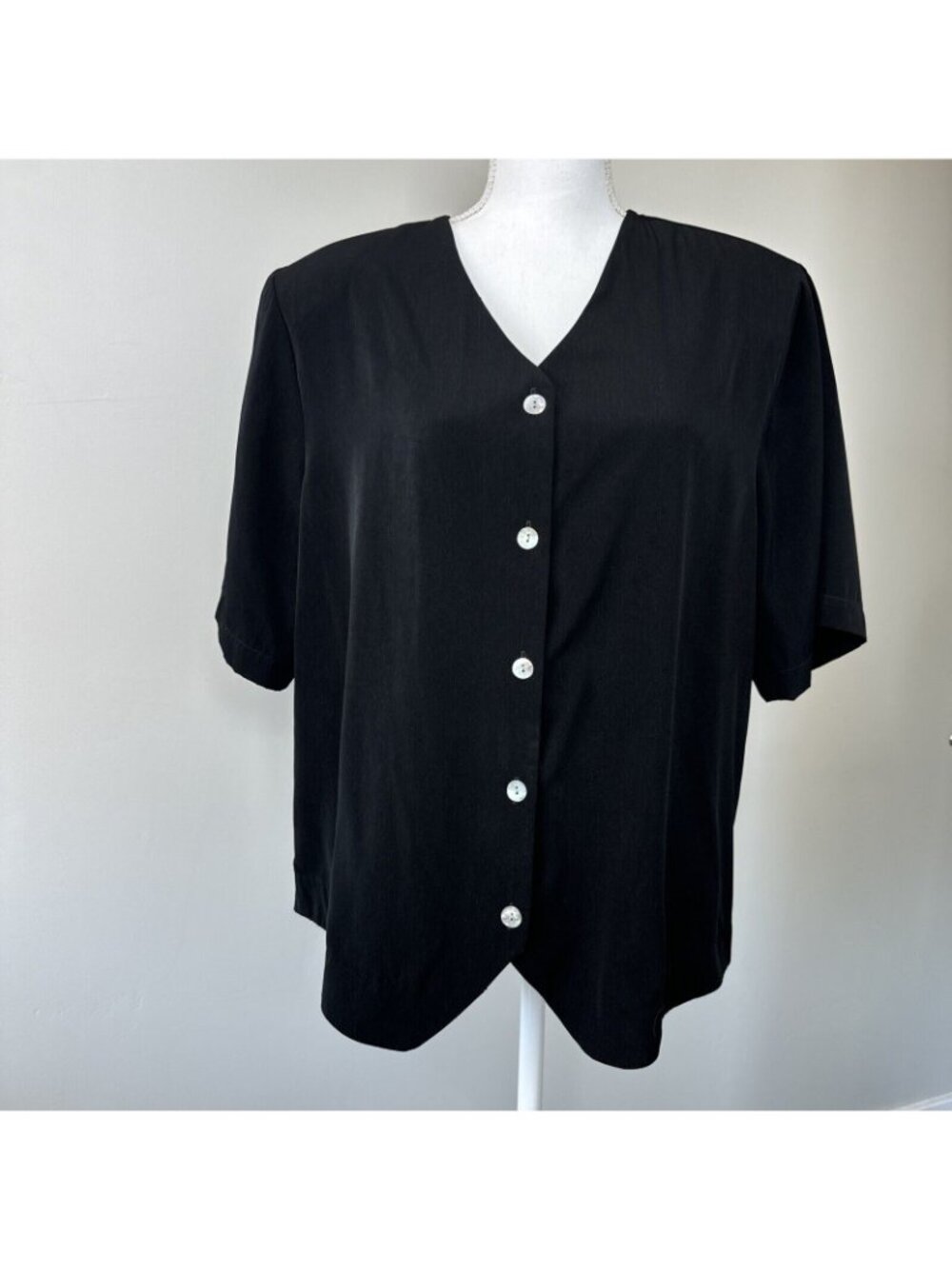 Notations Womens Black Button-Down Short-Sleeve Blouse Size 18 V-Neck Light - Picture 10 of 12